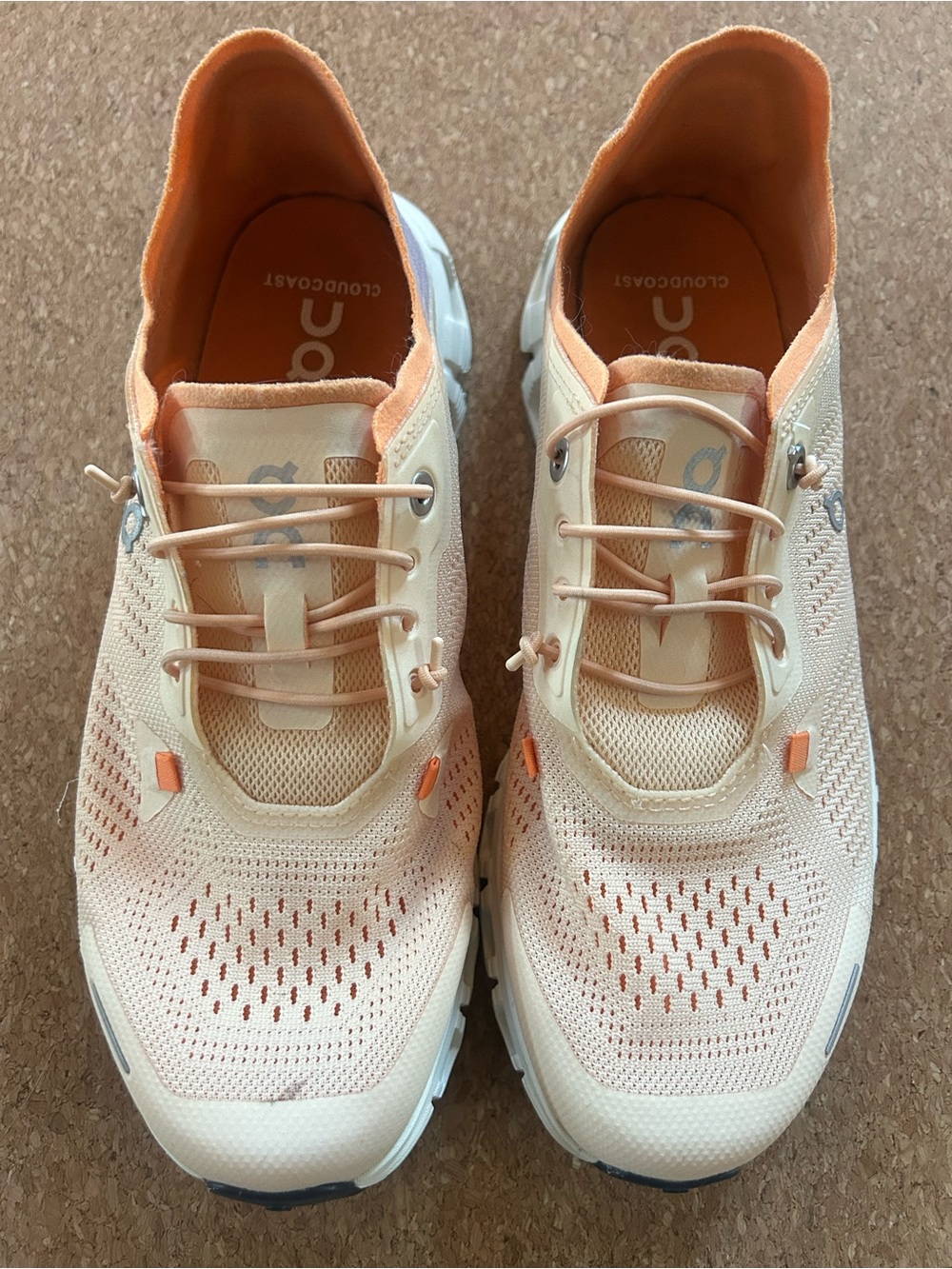 On Cloud coast 6 women’s size 6.5